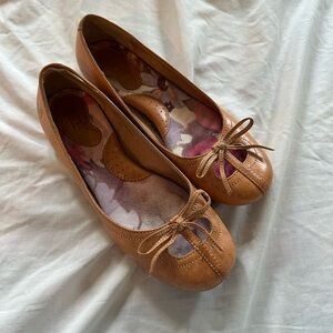 Born Women's Tan Leather Ballet Flats
